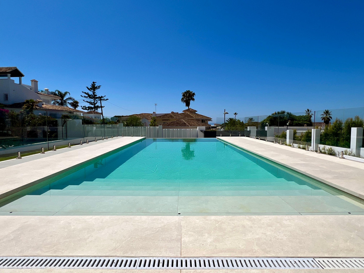 Se vende Villa - Chalet de 4 dormitorios en Costa Del Sol, Málaga, España