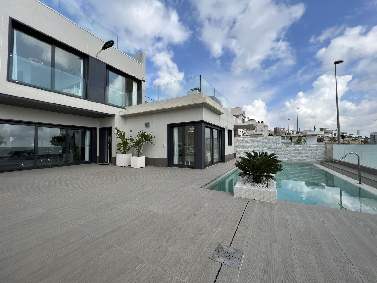 5 Bed Townhouse for sale in San Miguel De Salinas Costa Blanca, Alicante, Spain
