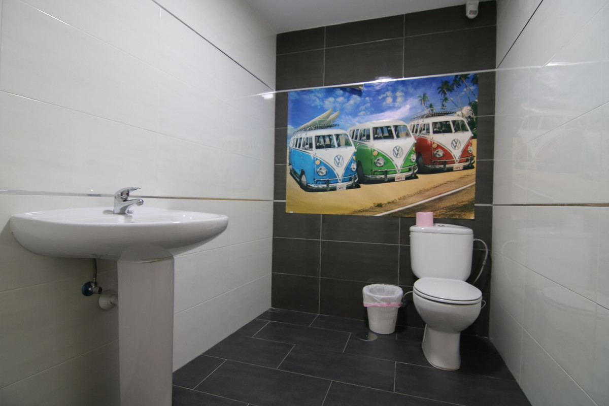 Se vende Local comercial de 1 dormitorios en Costa Del Sol, Málaga, España