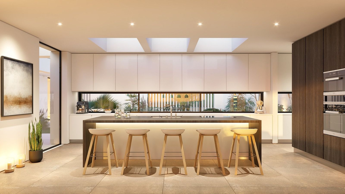 Se vende Villa - Chalet de 6 dormitorios en Costa Del Sol, Cadiz, España