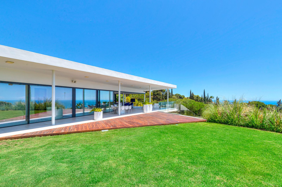 5 Bed Townhouse for sale in Fuengirola Costa Del Sol, Málaga, Spain