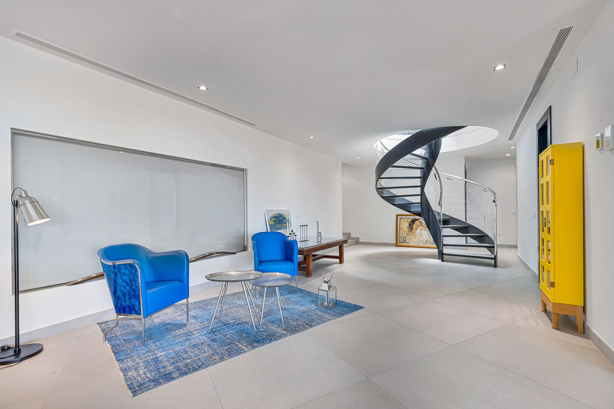 5 Bed Townhouse for sale in Fuengirola Costa Del Sol, Málaga, Spain