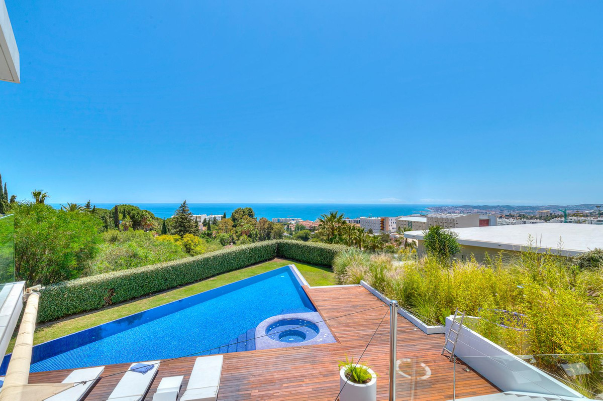 5 Bed Townhouse for sale in Fuengirola Costa Del Sol, Málaga, Spain