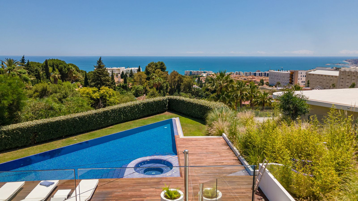 5 Bed Townhouse for sale in Fuengirola Costa Del Sol, Málaga, Spain