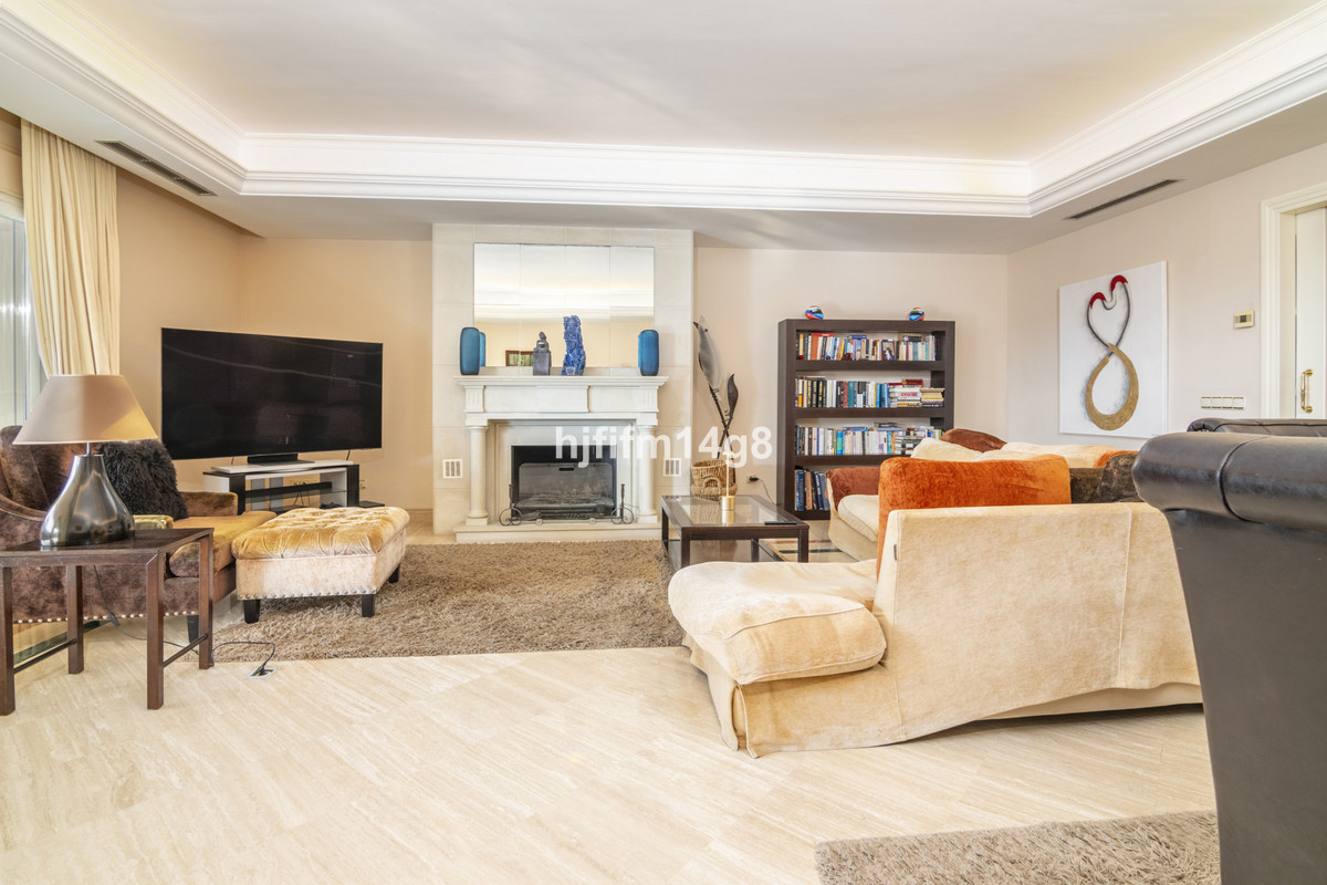 3 Bed Apartment for sale in The Golden Mile Costa Del Sol, Málaga, Spain