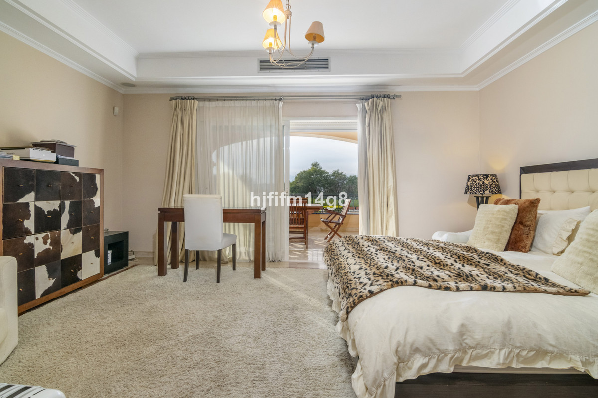 3 Bed Apartment for sale in The Golden Mile Costa Del Sol, Málaga, Spain