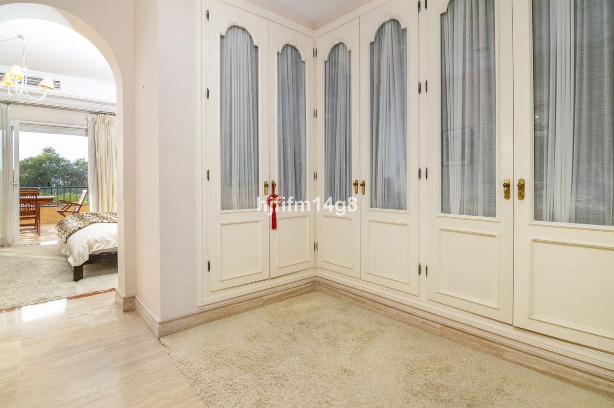 3 Bed Apartment for sale in The Golden Mile Costa Del Sol, Málaga, Spain