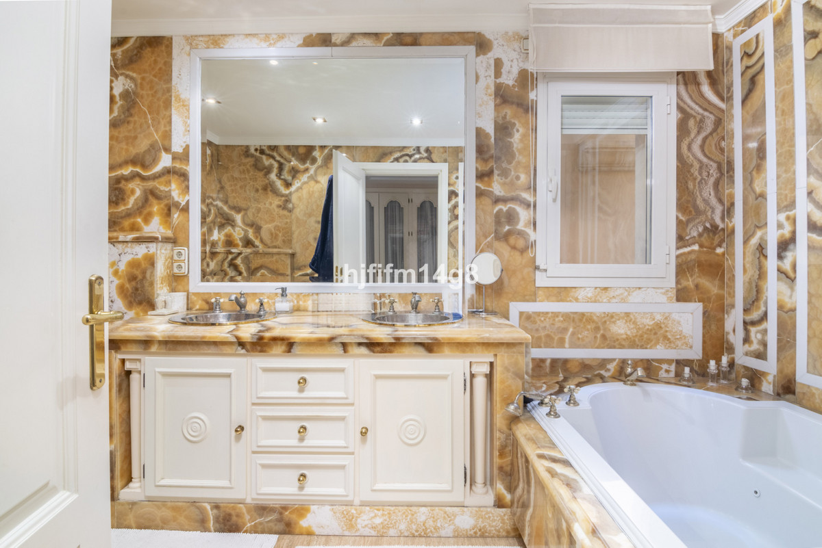 3 Bed Apartment for sale in The Golden Mile Costa Del Sol, Málaga, Spain