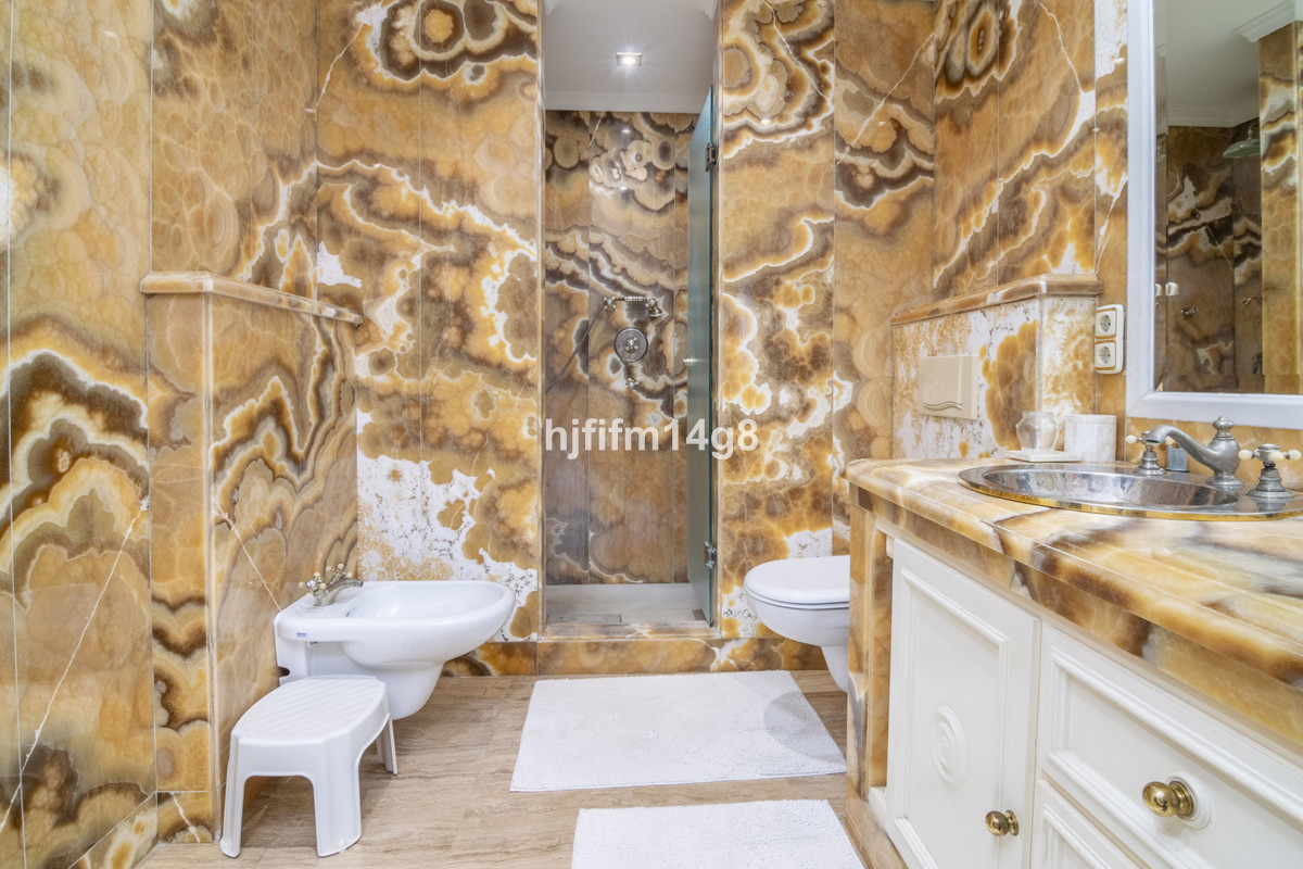 3 Bed Apartment for sale in The Golden Mile Costa Del Sol, Málaga, Spain