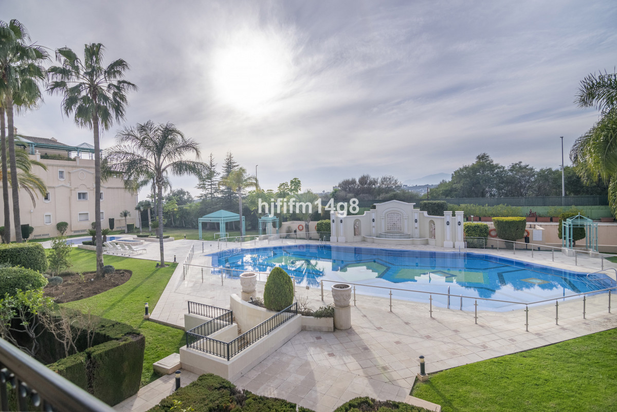 3 Bed Apartment for sale in The Golden Mile Costa Del Sol, Málaga, Spain