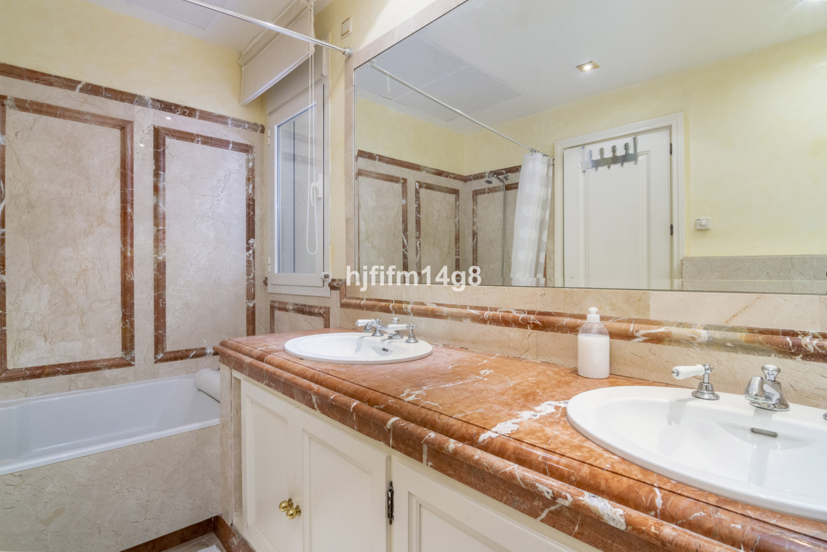 3 Bed Apartment for sale in The Golden Mile Costa Del Sol, Málaga, Spain