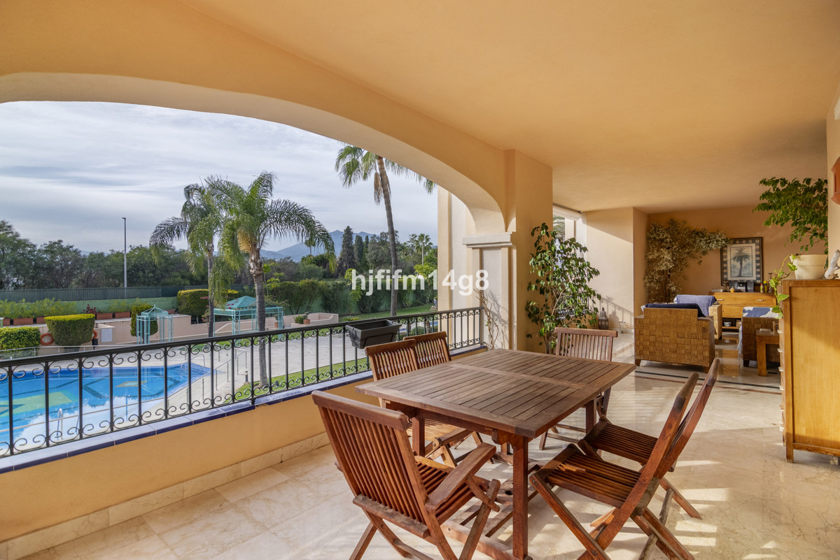 3 Bed Apartment for sale in The Golden Mile Costa Del Sol, Málaga, Spain