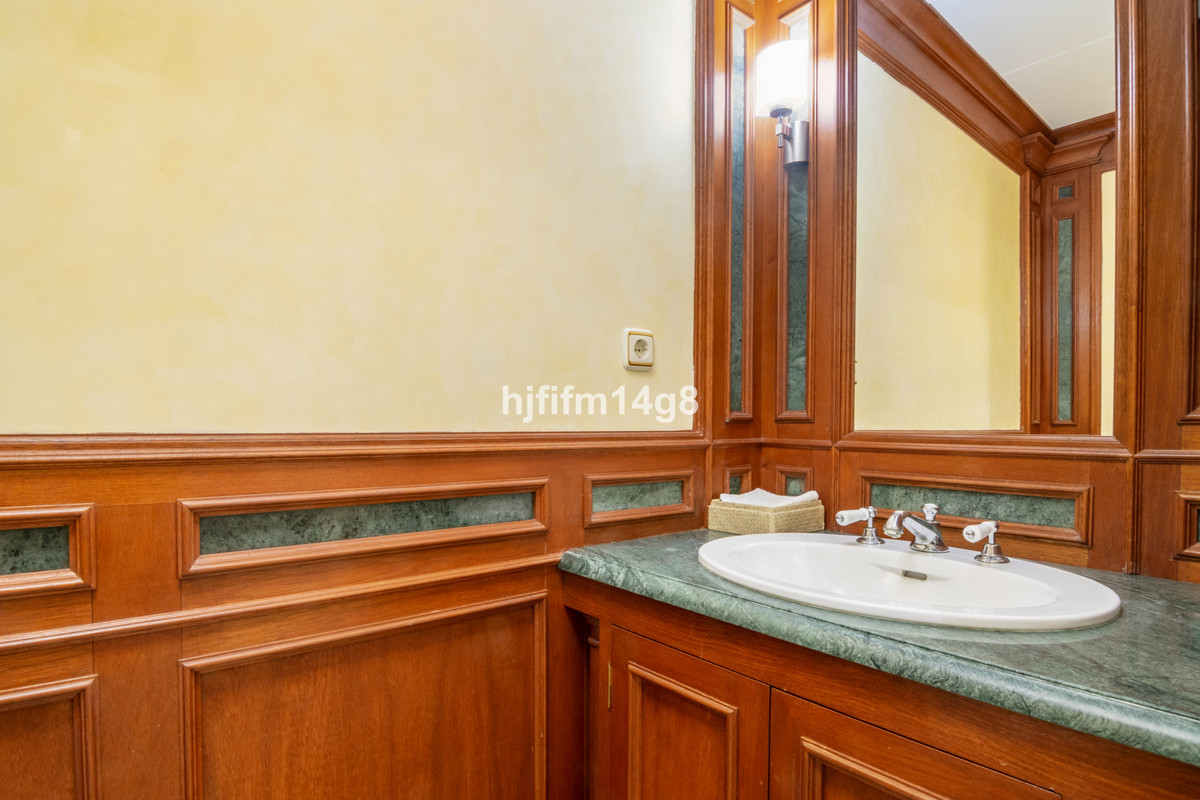 3 Bed Apartment for sale in The Golden Mile Costa Del Sol, Málaga, Spain