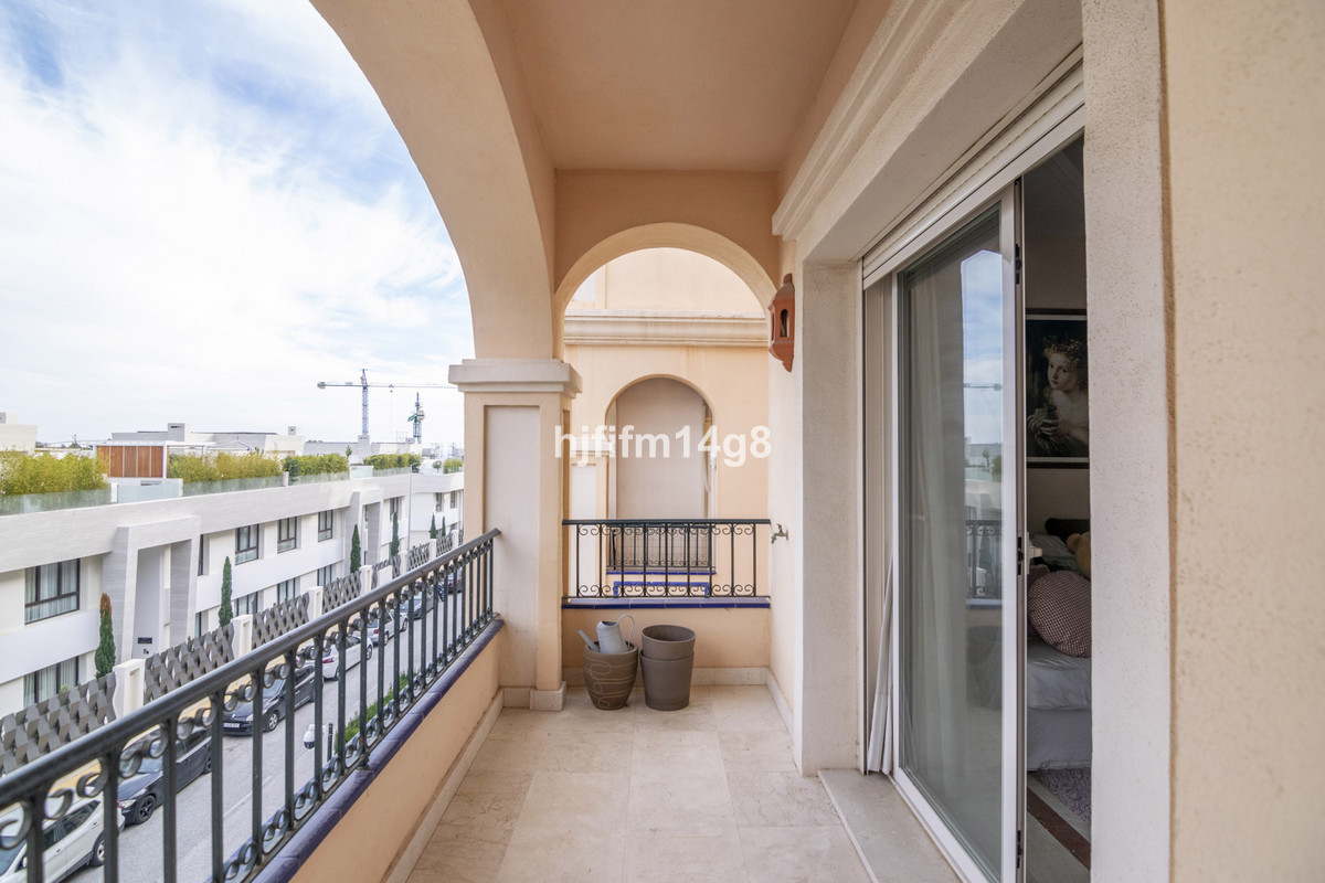 3 Bed Apartment for sale in The Golden Mile Costa Del Sol, Málaga, Spain