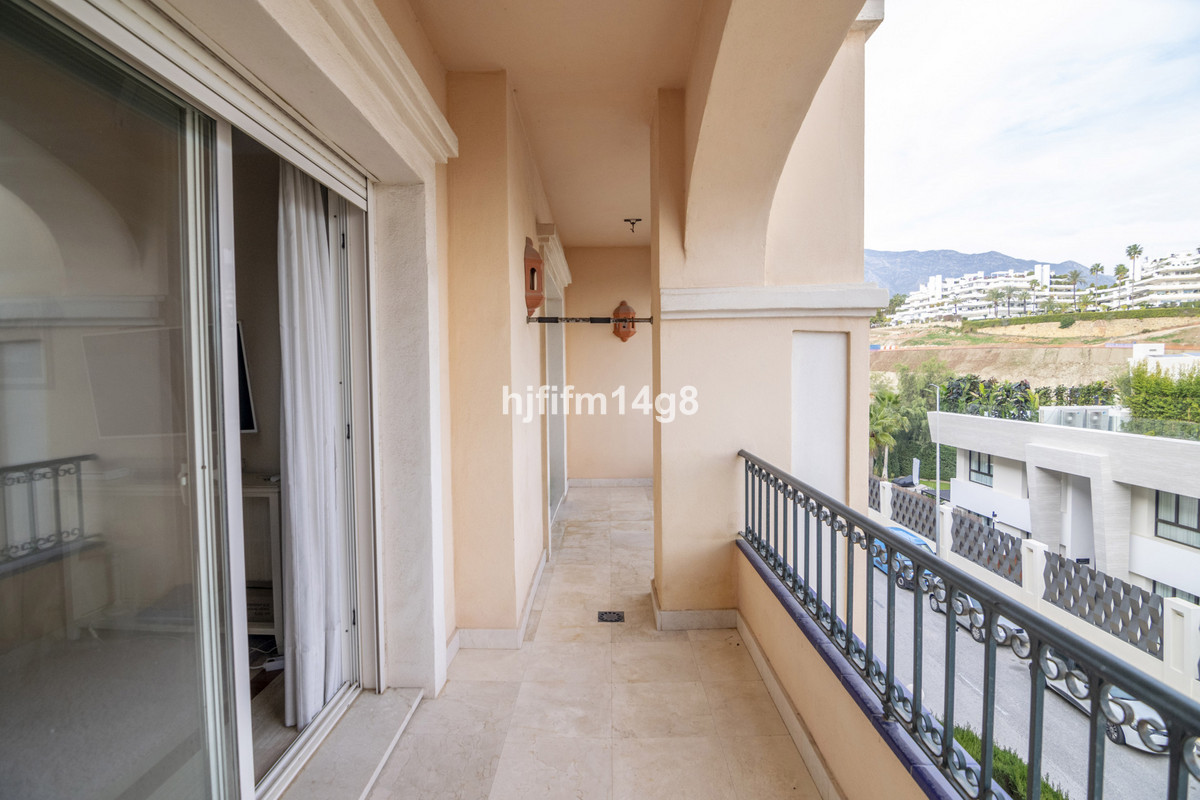 3 Bed Apartment for sale in The Golden Mile Costa Del Sol, Málaga, Spain