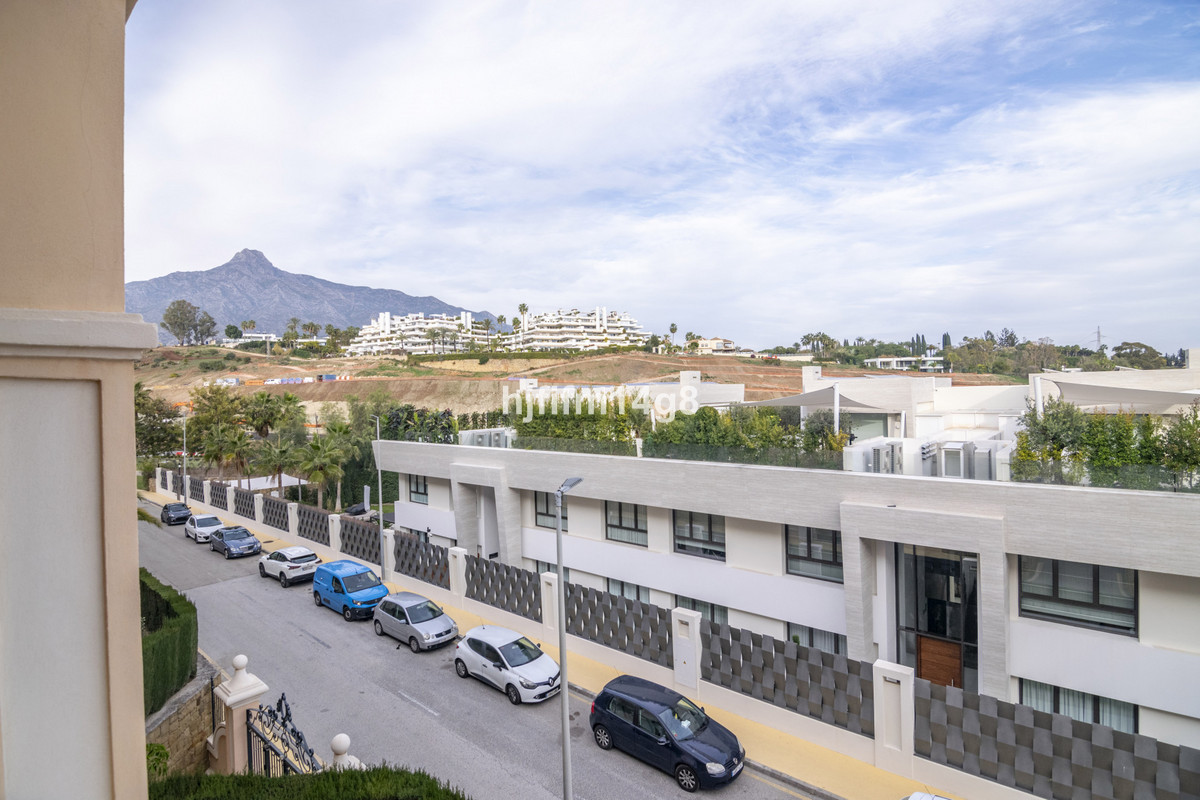 3 Bed Apartment for sale in The Golden Mile Costa Del Sol, Málaga, Spain
