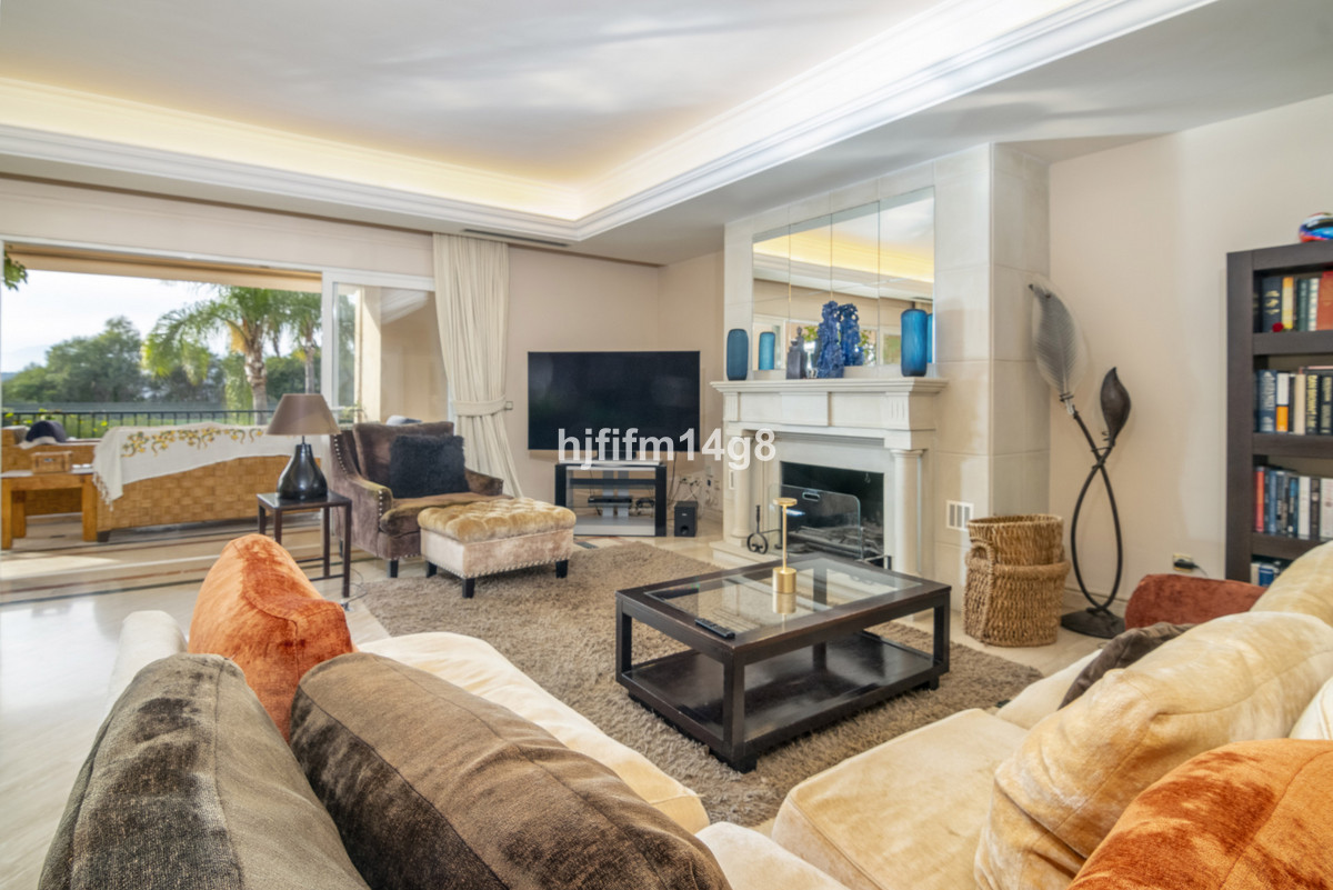 3 Bed Apartment for sale in The Golden Mile Costa Del Sol, Málaga, Spain