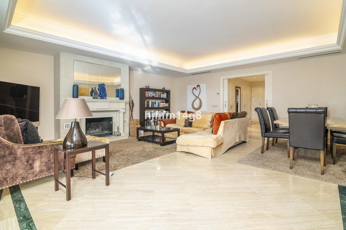 3 Bed Apartment for sale in The Golden Mile Costa Del Sol, Málaga, Spain