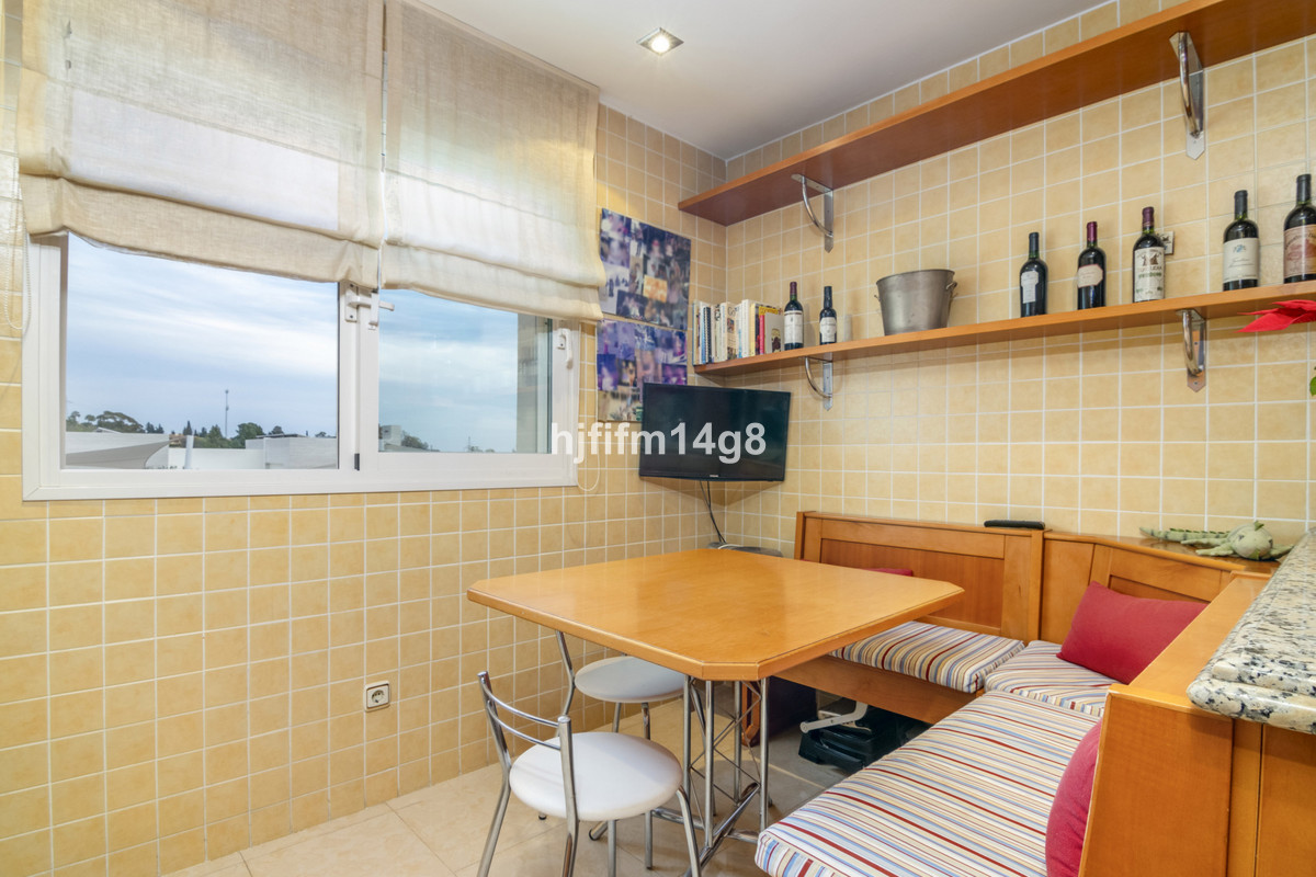 3 Bed Apartment for sale in The Golden Mile Costa Del Sol, Málaga, Spain