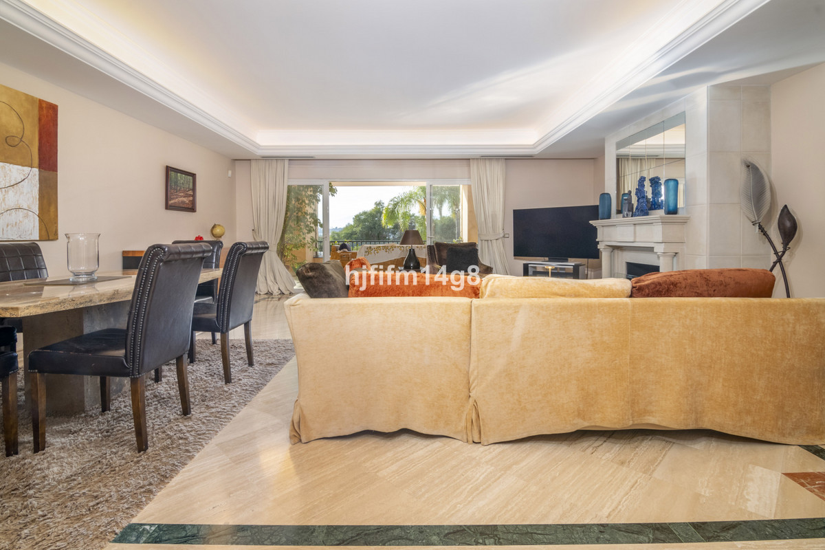 3 Bed Apartment for sale in The Golden Mile Costa Del Sol, Málaga, Spain