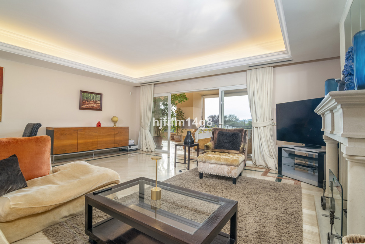 3 Bed Apartment for sale in The Golden Mile Costa Del Sol, Málaga, Spain