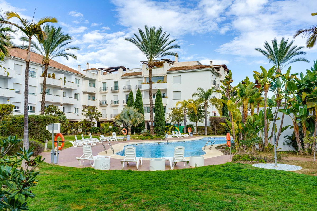 3 Bed Apartment for sale in Marbella Costa Del Sol, Málaga, Spain