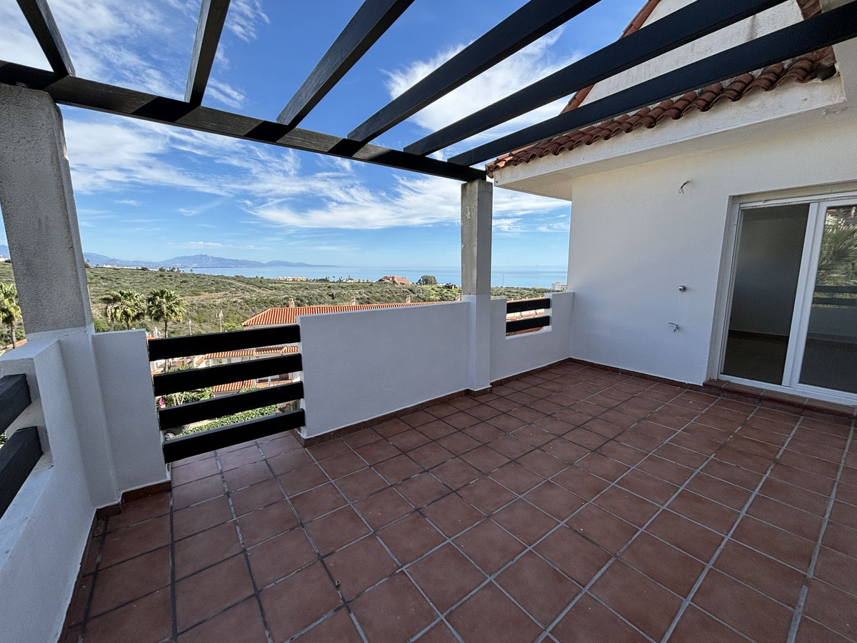 3 Bed Apartment for sale in La Duquesa Costa Del Sol, Málaga, Spain