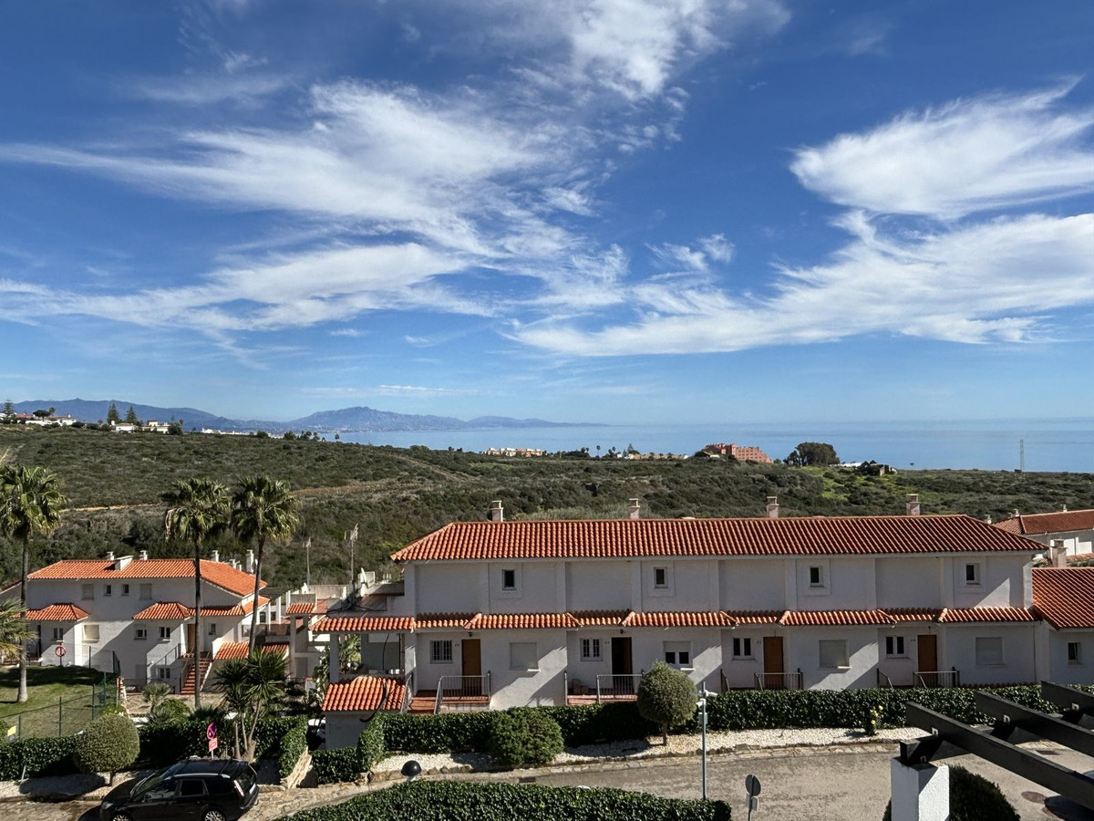 3 Bed Apartment for sale in La Duquesa Costa Del Sol, Málaga, Spain