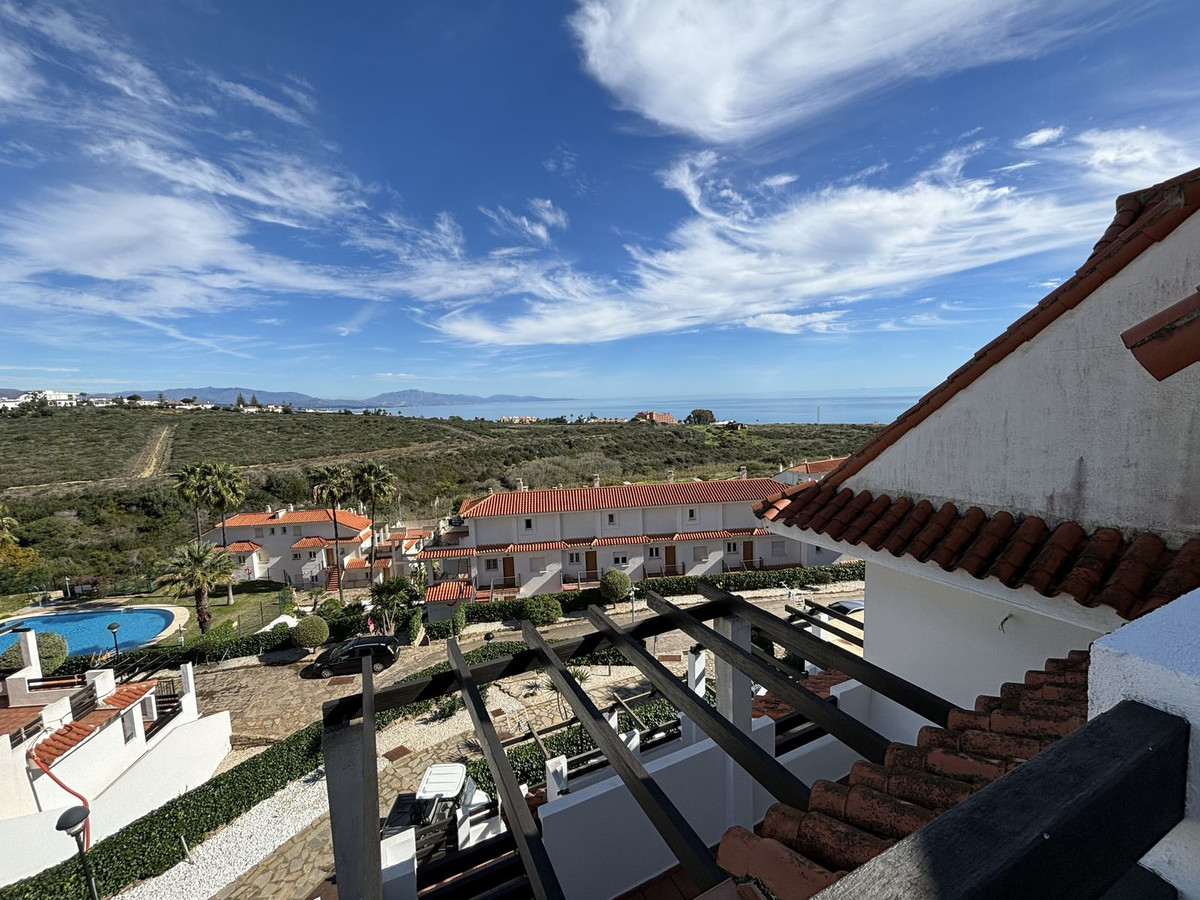 3 Bed Apartment for sale in La Duquesa Costa Del Sol, Málaga, Spain