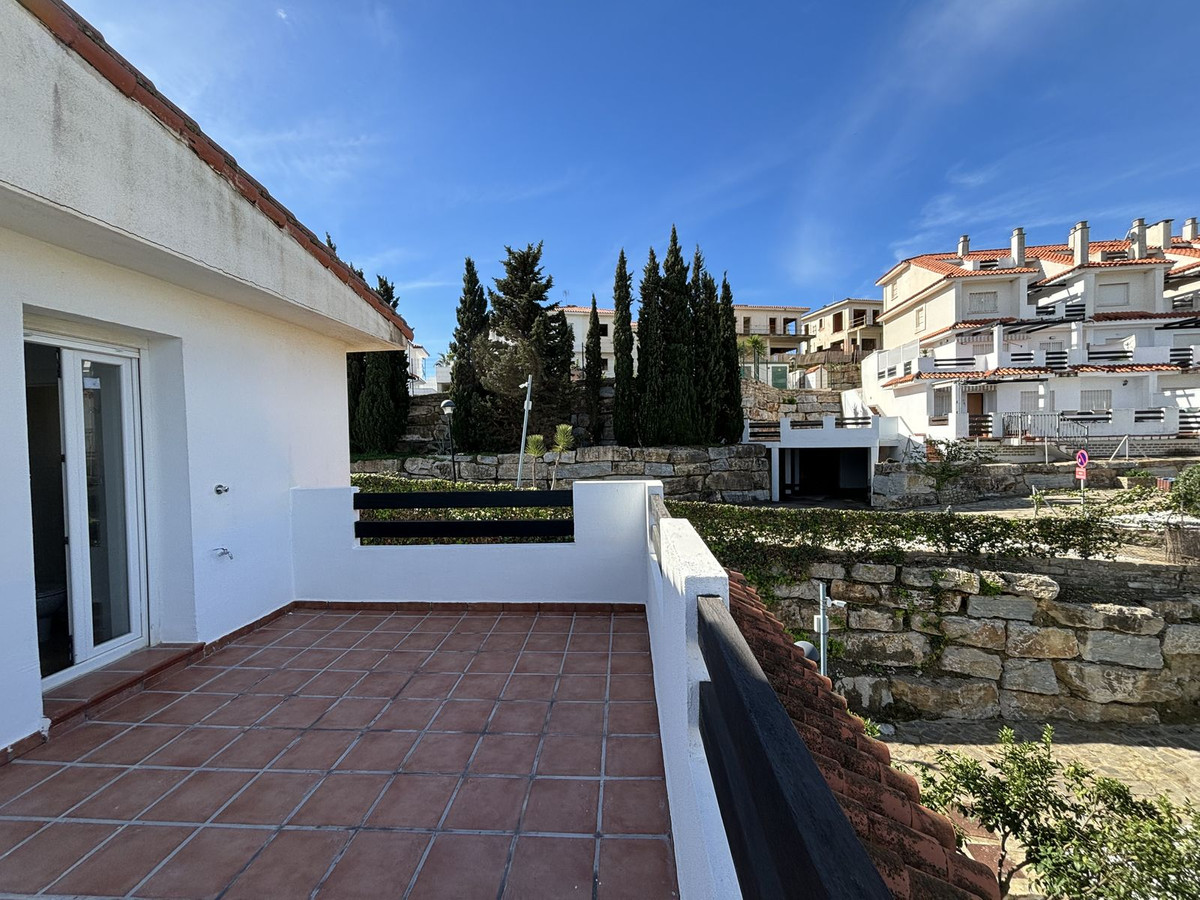 3 Bed Apartment for sale in La Duquesa Costa Del Sol, Málaga, Spain