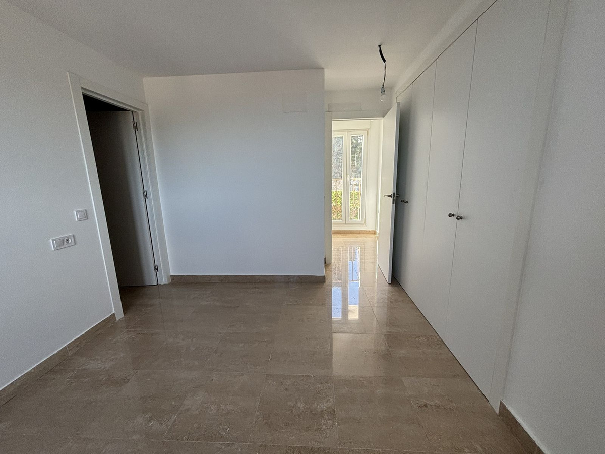 3 Bed Apartment for sale in La Duquesa Costa Del Sol, Málaga, Spain