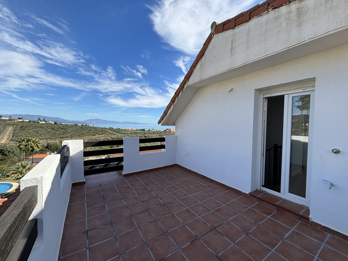 3 Bed Apartment for sale in La Duquesa Costa Del Sol, Málaga, Spain