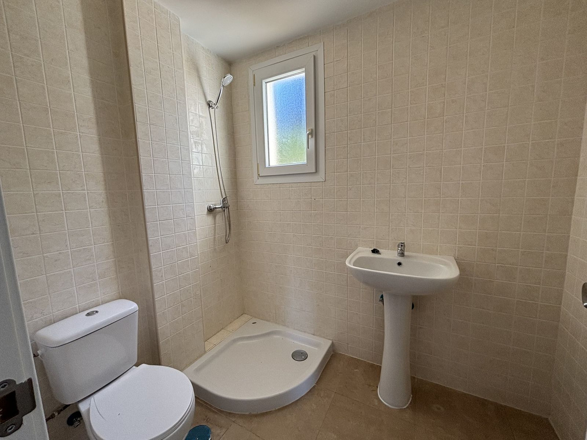 3 Bed Apartment for sale in La Duquesa Costa Del Sol, Málaga, Spain