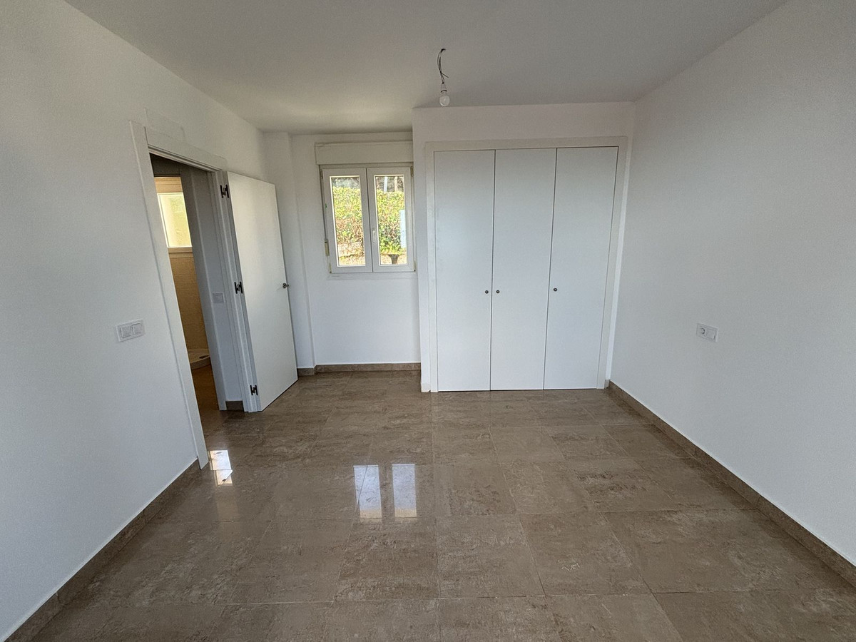 3 Bed Apartment for sale in La Duquesa Costa Del Sol, Málaga, Spain