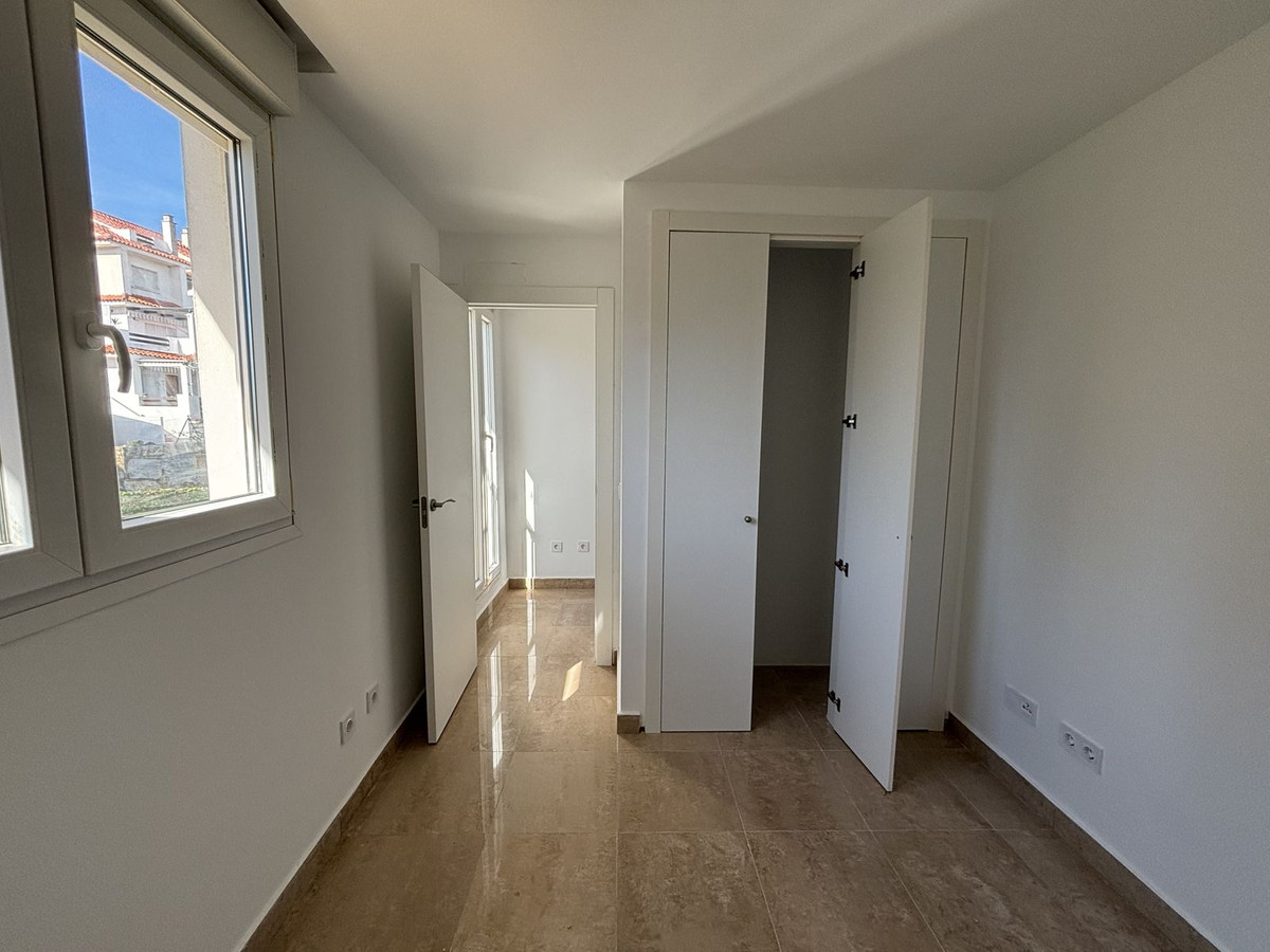 3 Bed Apartment for sale in La Duquesa Costa Del Sol, Málaga, Spain