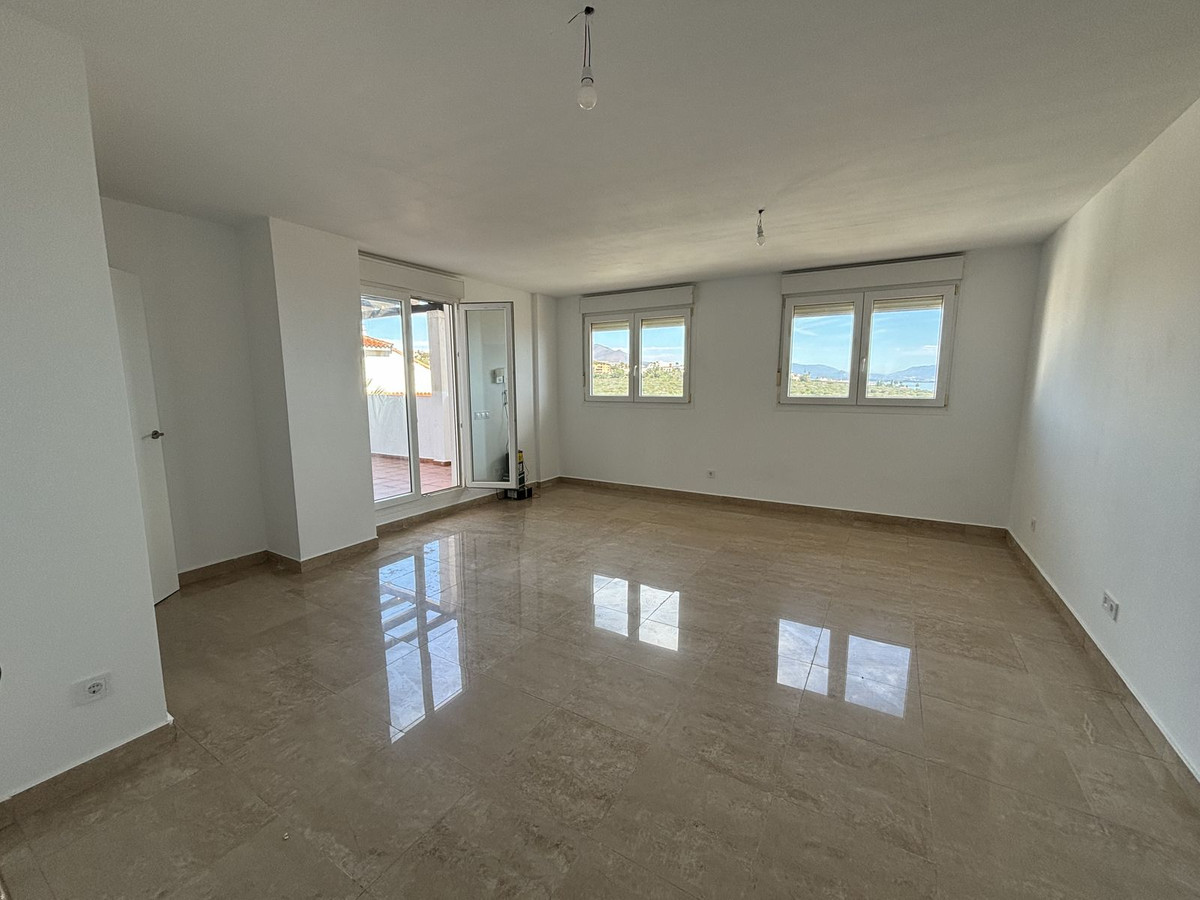3 Bed Apartment for sale in La Duquesa Costa Del Sol, Málaga, Spain