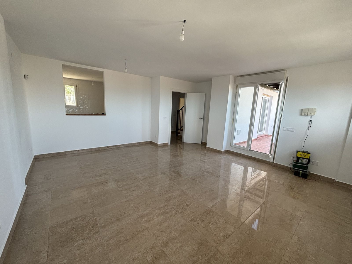 3 Bed Apartment for sale in La Duquesa Costa Del Sol, Málaga, Spain
