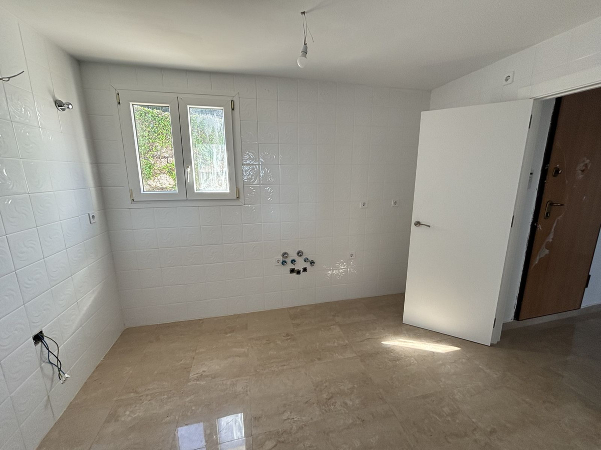 3 Bed Apartment for sale in La Duquesa Costa Del Sol, Málaga, Spain