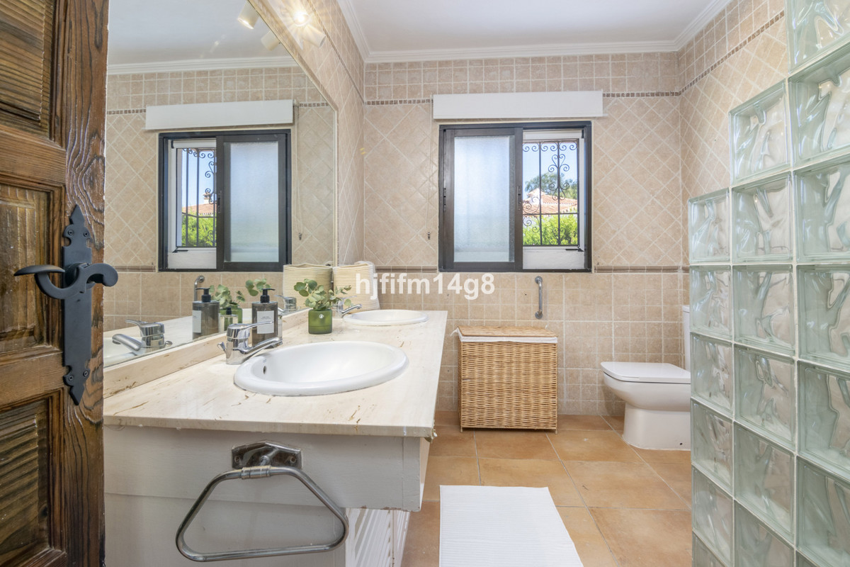 7 Bed Townhouse for sale in San Pedro De Alcántara Costa Del Sol, Málaga, Spain