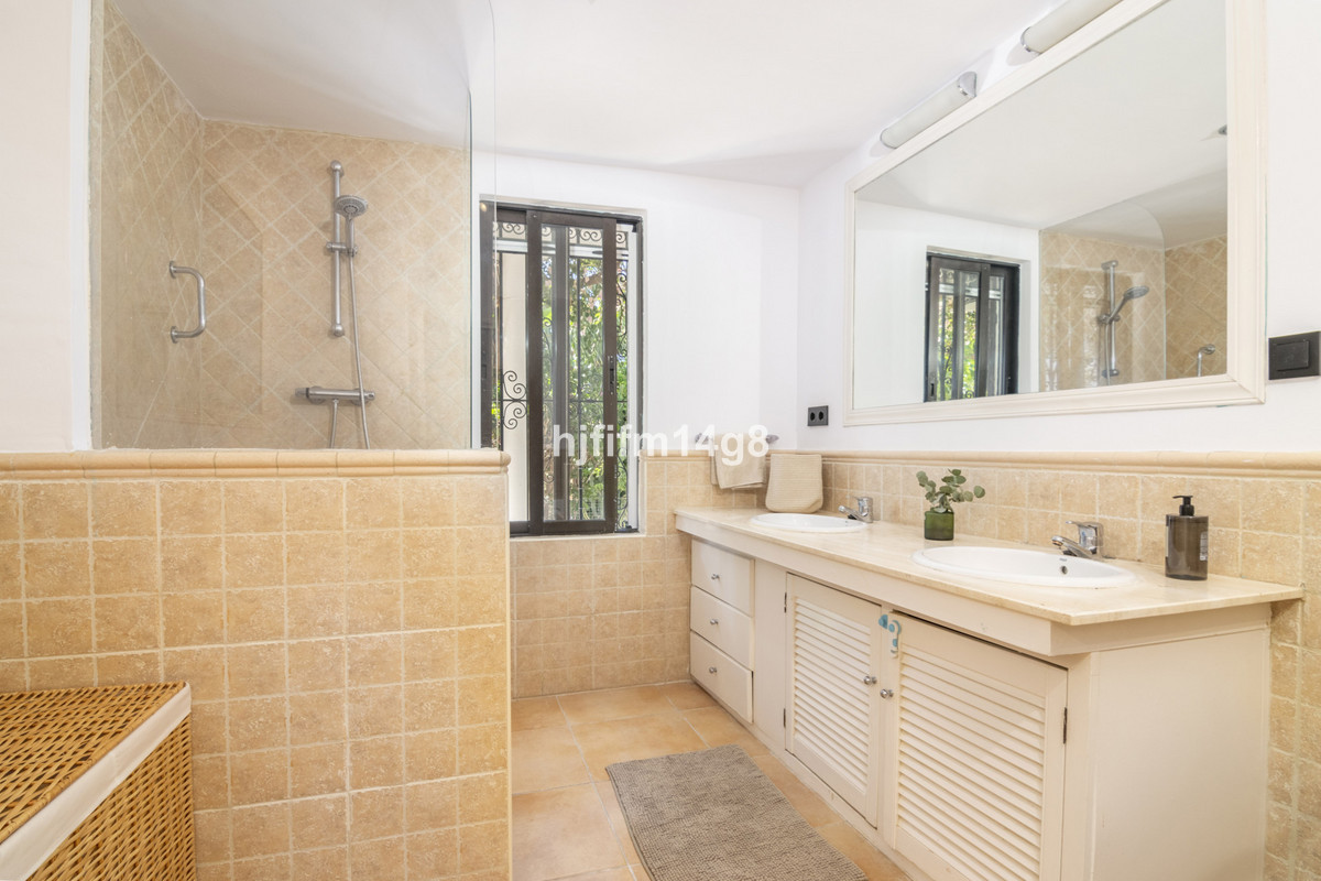 7 Bed Townhouse for sale in San Pedro De Alcántara Costa Del Sol, Málaga, Spain