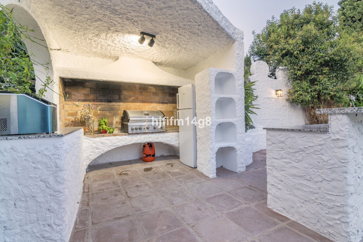 7 Bed Townhouse for sale in San Pedro De Alcántara Costa Del Sol, Málaga, Spain