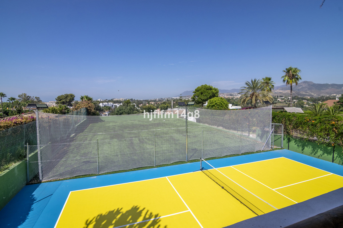 7 Bed Townhouse for sale in San Pedro De Alcántara Costa Del Sol, Málaga, Spain