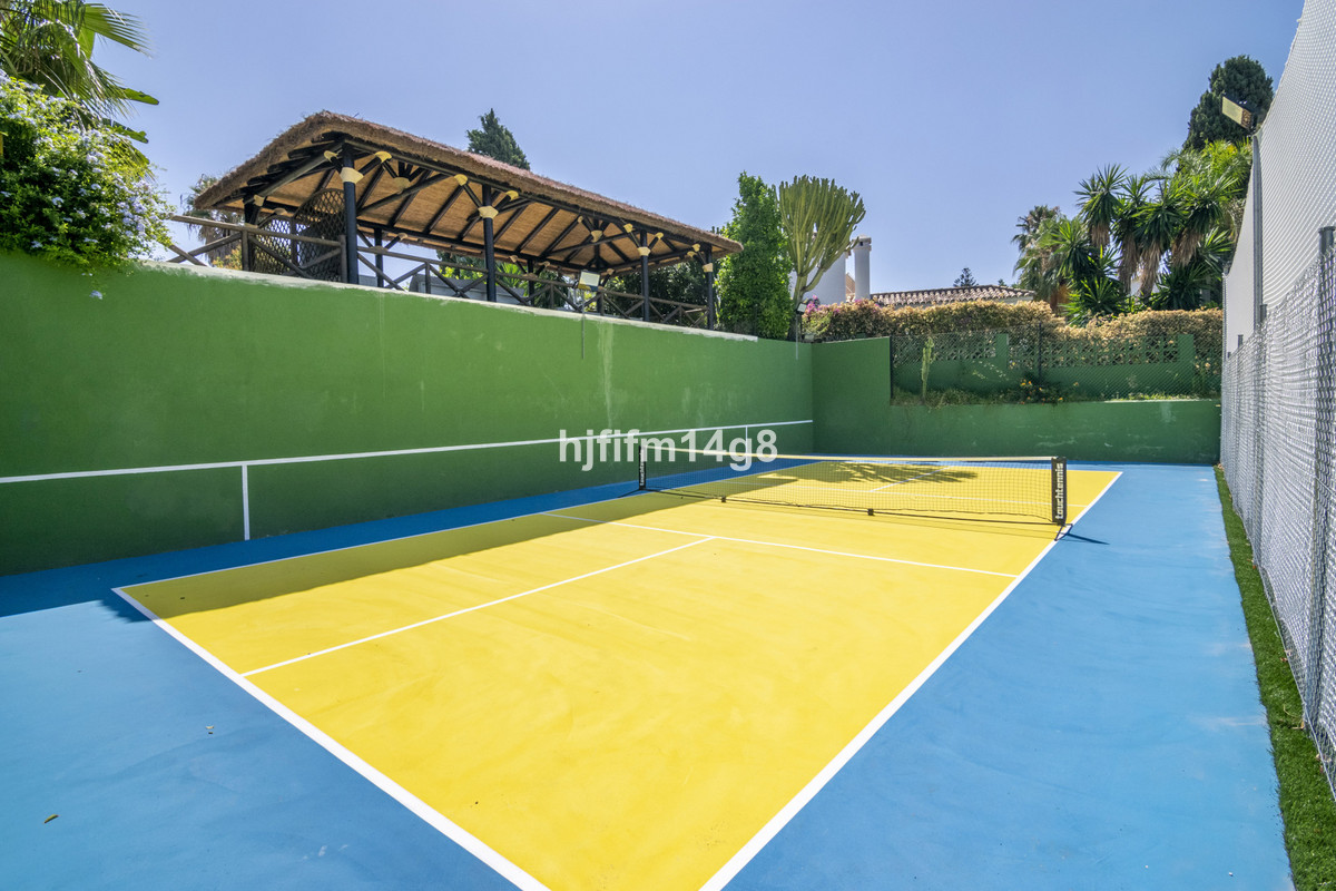 7 Bed Townhouse for sale in San Pedro De Alcántara Costa Del Sol, Málaga, Spain
