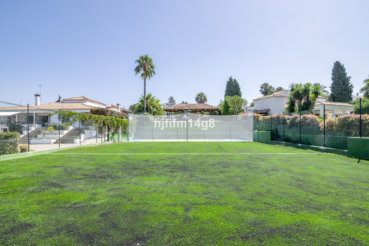 7 Bed Townhouse for sale in San Pedro De Alcántara Costa Del Sol, Málaga, Spain
