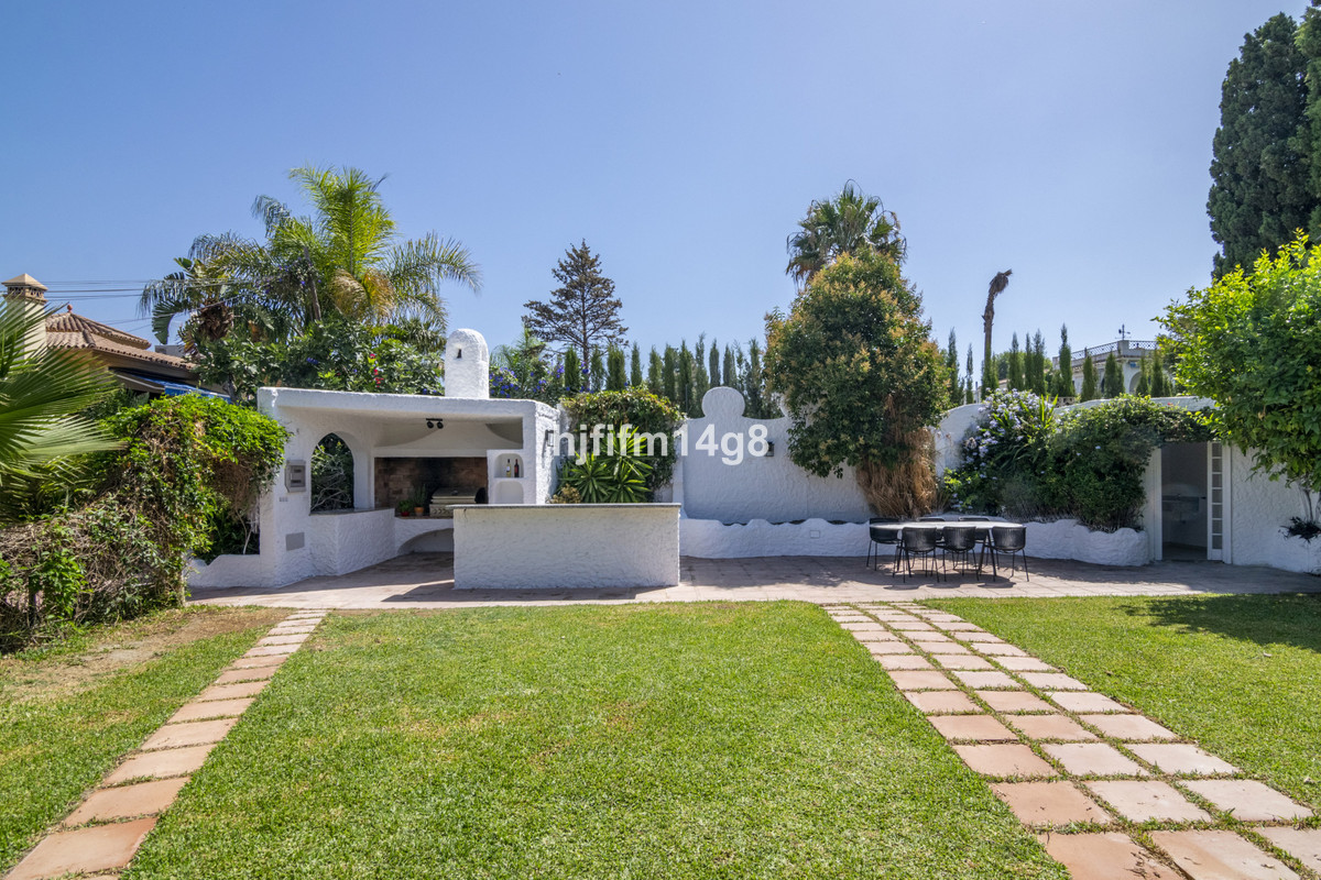 7 Bed Townhouse for sale in San Pedro De Alcántara Costa Del Sol, Málaga, Spain