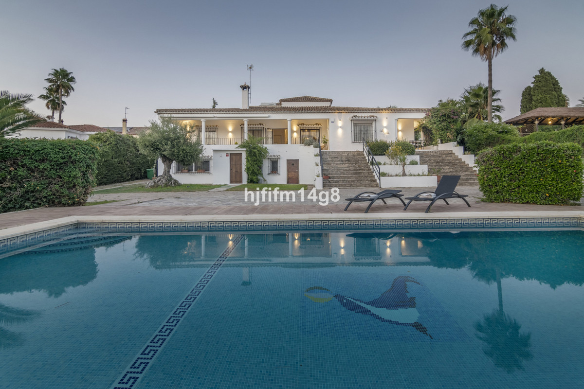 7 Bed Townhouse for sale in San Pedro De Alcántara Costa Del Sol, Málaga, Spain