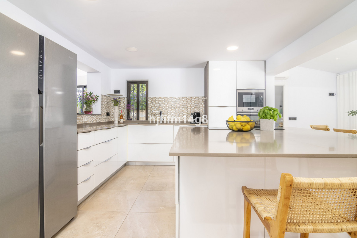 7 Bed Townhouse for sale in San Pedro De Alcántara Costa Del Sol, Málaga, Spain