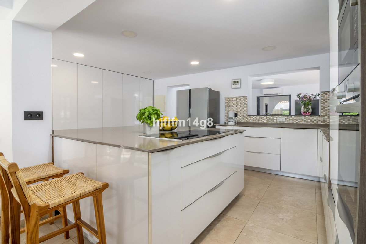 7 Bed Townhouse for sale in San Pedro De Alcántara Costa Del Sol, Málaga, Spain