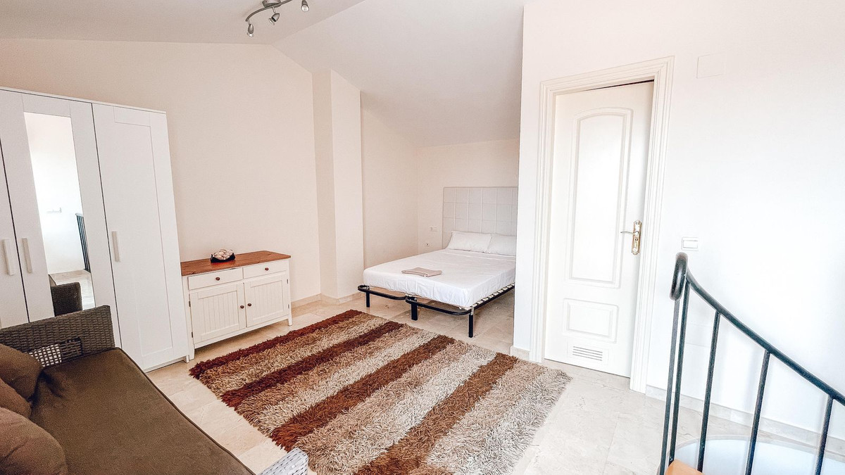 Se vende Apartamento en Planta Última de 3 dormitorios en Costa Del Sol, Málaga, España