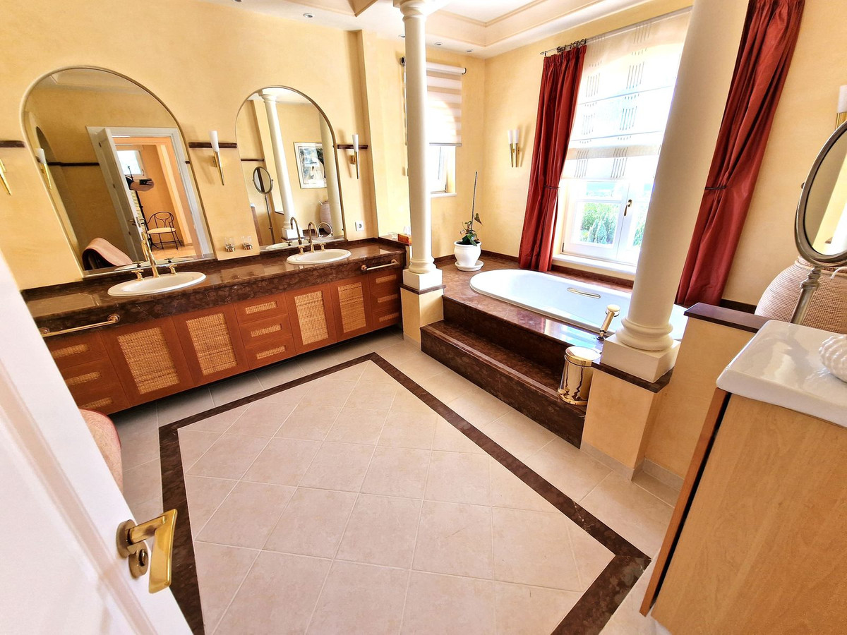 Se vende Villa - Chalet de 3 dormitorios en Costa Del Sol, Málaga, España